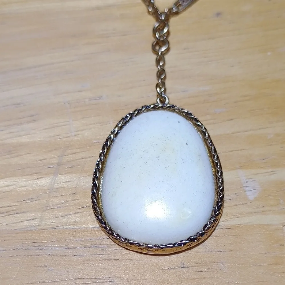 Ellen Tracy Cream Stone Pendant Necklace with Gold-Tone Chain